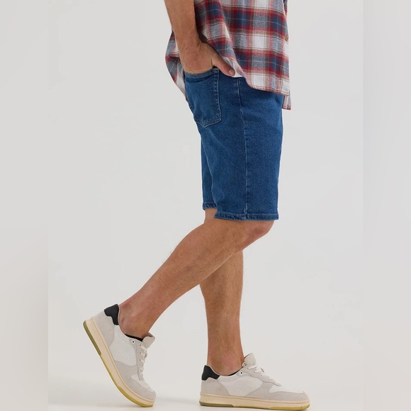 Men's Wrangler Relaxed Fit Blue Jean Denim Shorts Sz 44 NWT New‎ Old Stock - Picture 1 of 5
